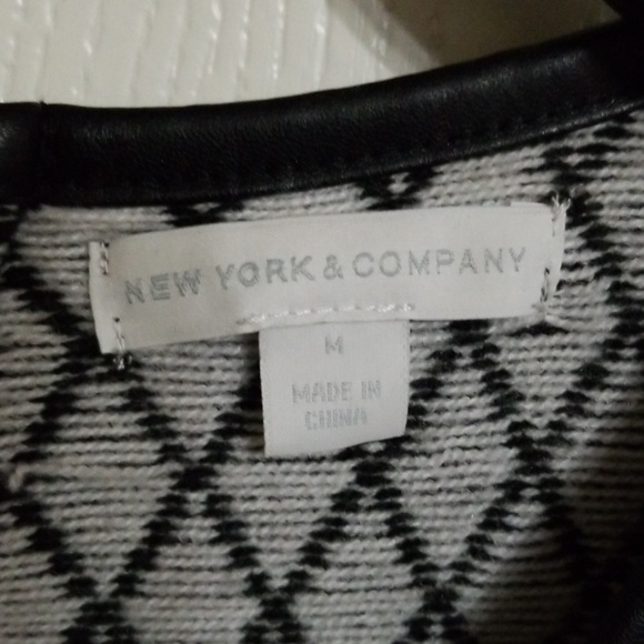 New York and company body Hugging sweater dress - Picture 4 of 6